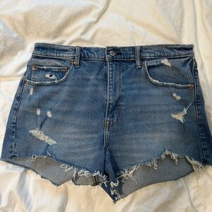 Abercrombie & Fitch The Mom Short, high rise, size 32/14

Excellent condition
